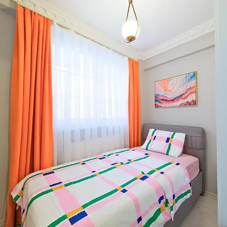 Taksim Istiklalin Kalbinde Konforlu Netflix Wifi