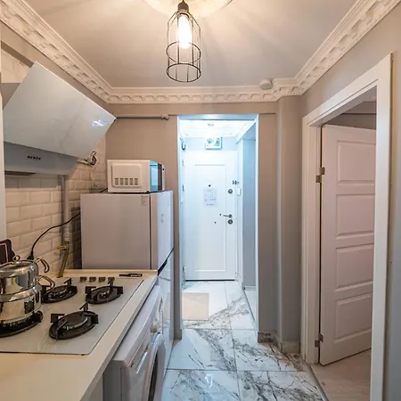 Taksim Istiklalin Kalbinde Konforlu Netflix Wifi Apartment
