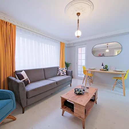 Taksim Istiklalin Kalbinde Konforlu Netflix Wifi Apartment