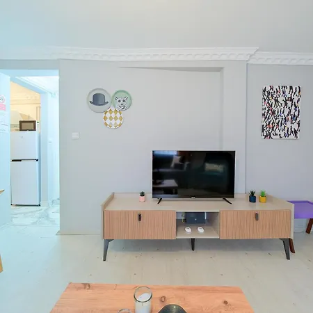 Taksim Istiklalin Kalbinde Konforlu Netflix Wifi