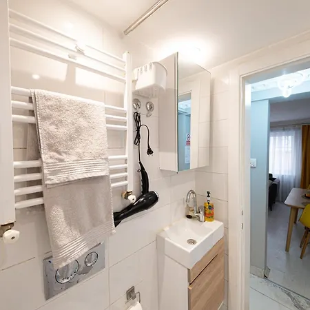 Taksim Istiklalin Kalbinde Konforlu Netflix Wifi Apartment *