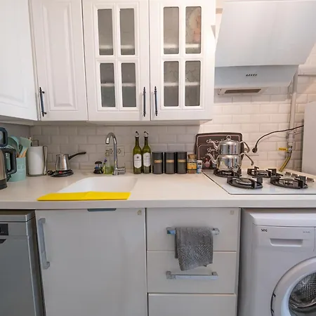 Taksim Istiklalin Kalbinde Konforlu Netflix Wifi Istanbul