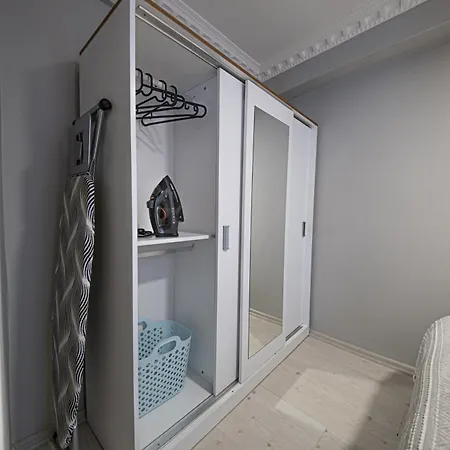 Taksim Istiklalin Kalbinde Konforlu Netflix Wifi