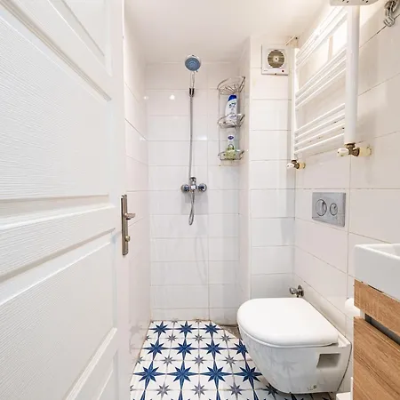 Taksim Istiklalin Kalbinde Konforlu Netflix Wifi