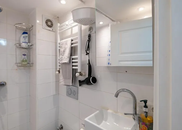 Taksim Istiklalin Kalbinde Konforlu Netflix Wifi Istanboel