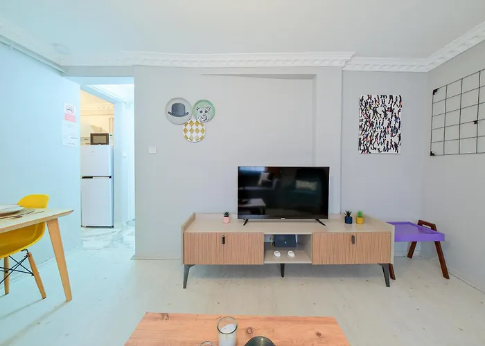 Taksim Istiklalin Kalbinde Konforlu Netflix Wifi