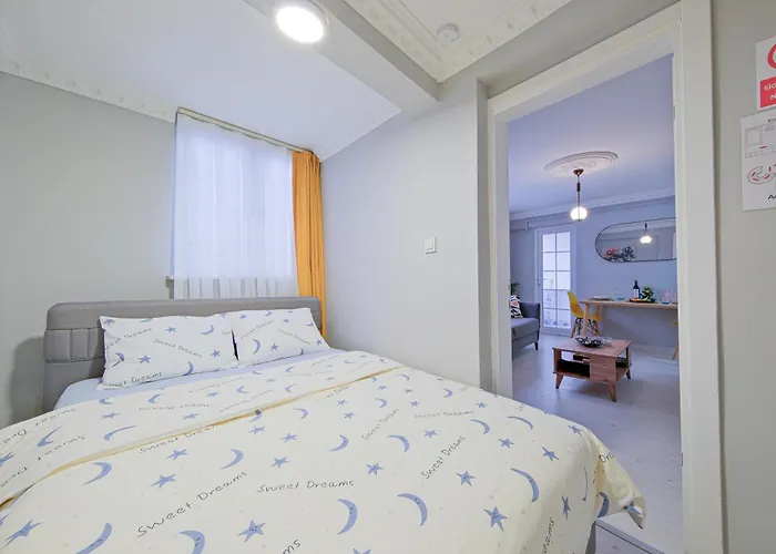 Taksim Istiklalin Kalbinde Konforlu Netflix Wifi Appartement