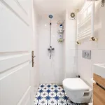 Taksim Istiklalin Kalbinde Konforlu Netflix Wifi